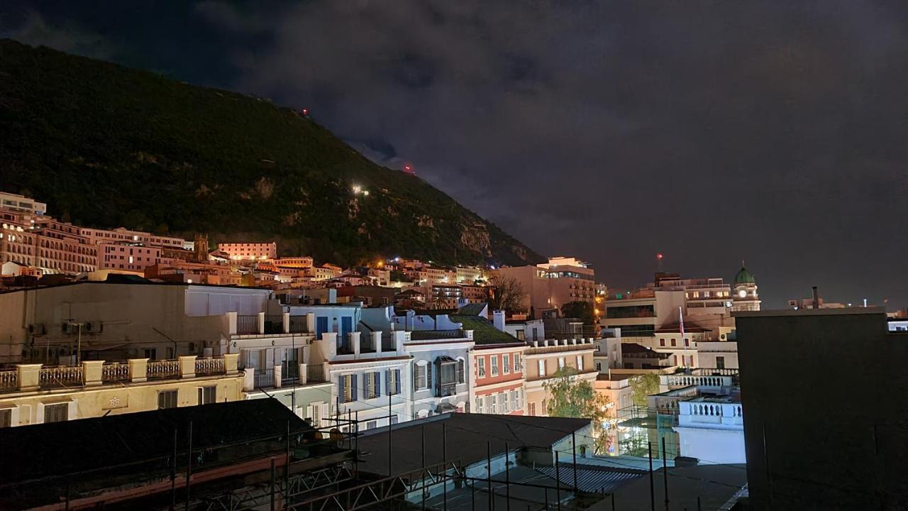 Gibraltar Town Centre Flat With Roof Terrace Exterior foto